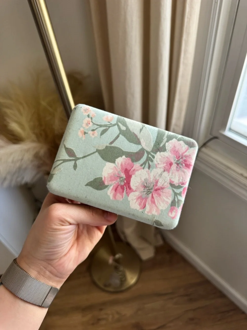 Vintage Floral Fabric Covered Travel Jewelry Hard Case Clam Shell with Mirror - Picture 10 of 10